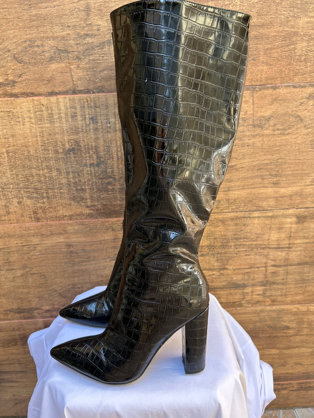 Bota cano alto Verniz