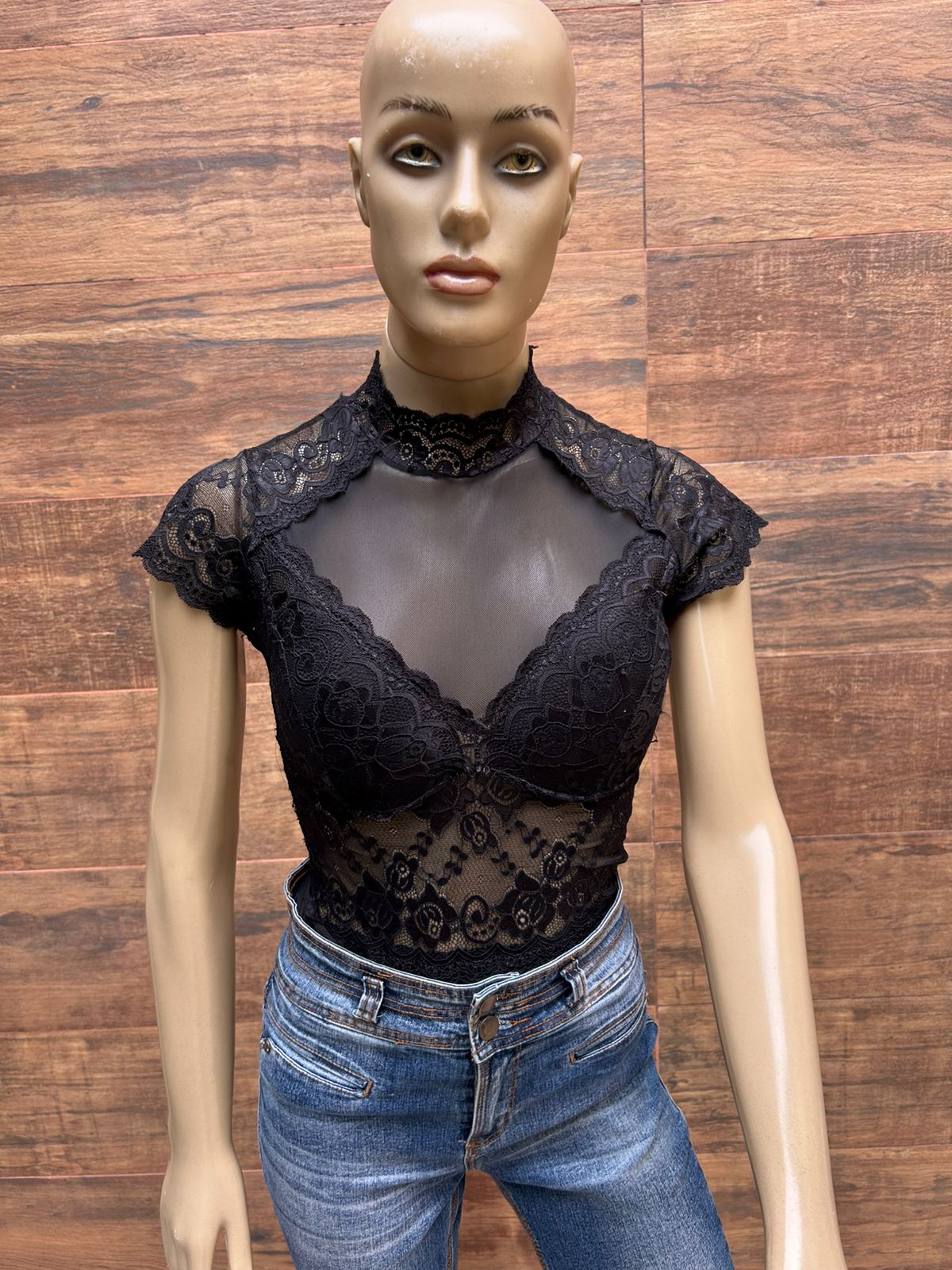 Body Preto em Renda – TAM M