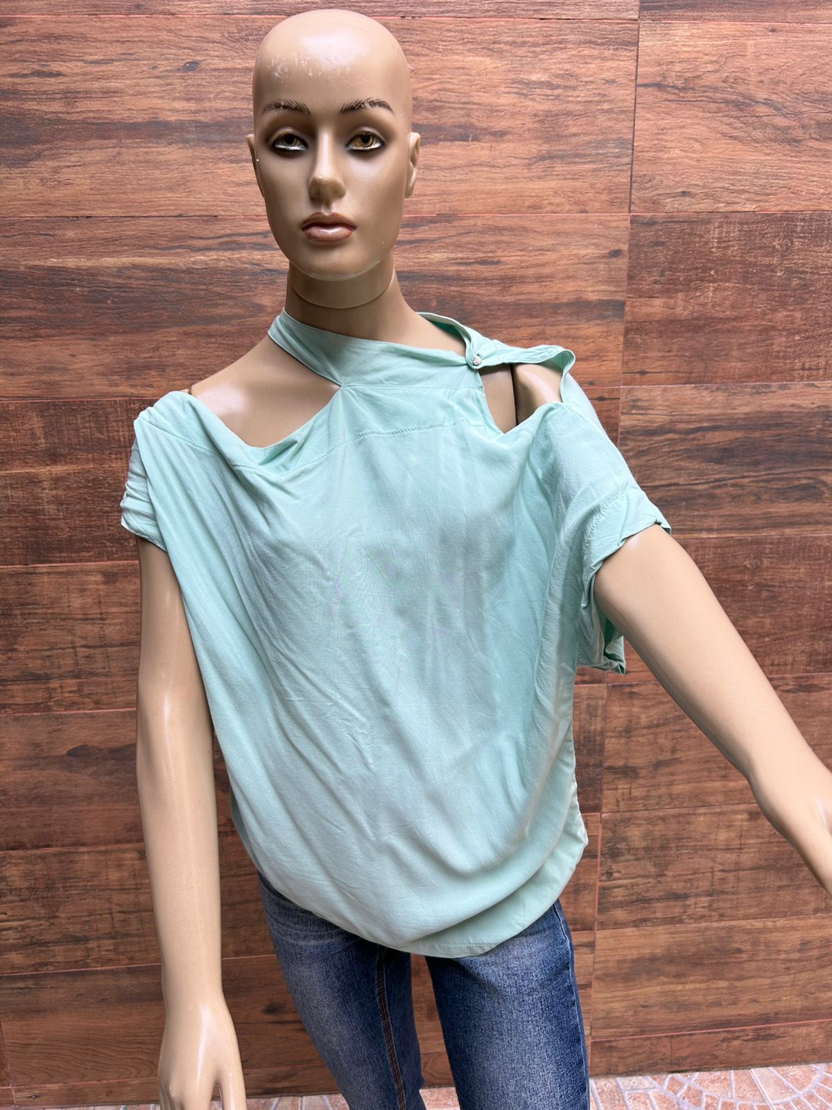 Blusa Assimétrica – Estilo com Originalidade - TAM M