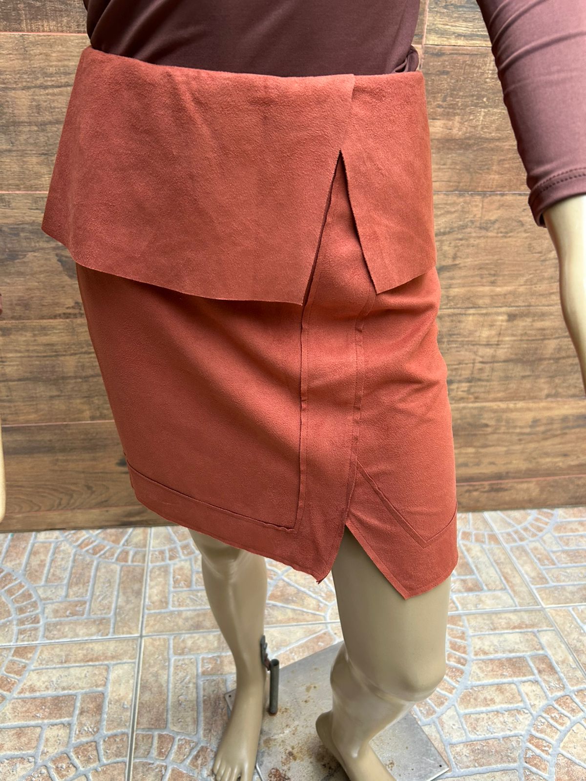 Saia Assimétrica Ferrugem - TAM M