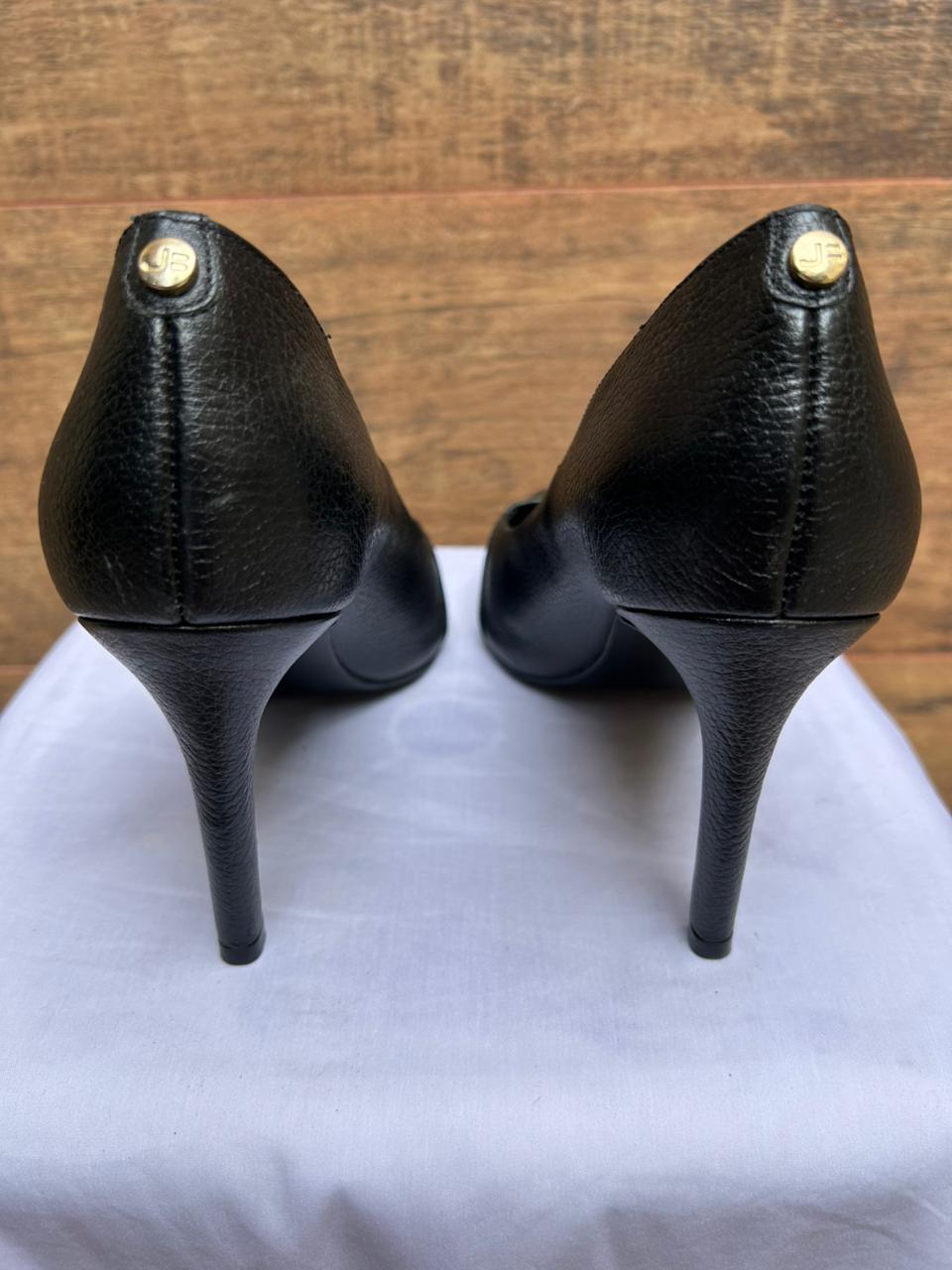 Scarpin Jorge Bischoff – Elegância com Personalidade - Nr 39