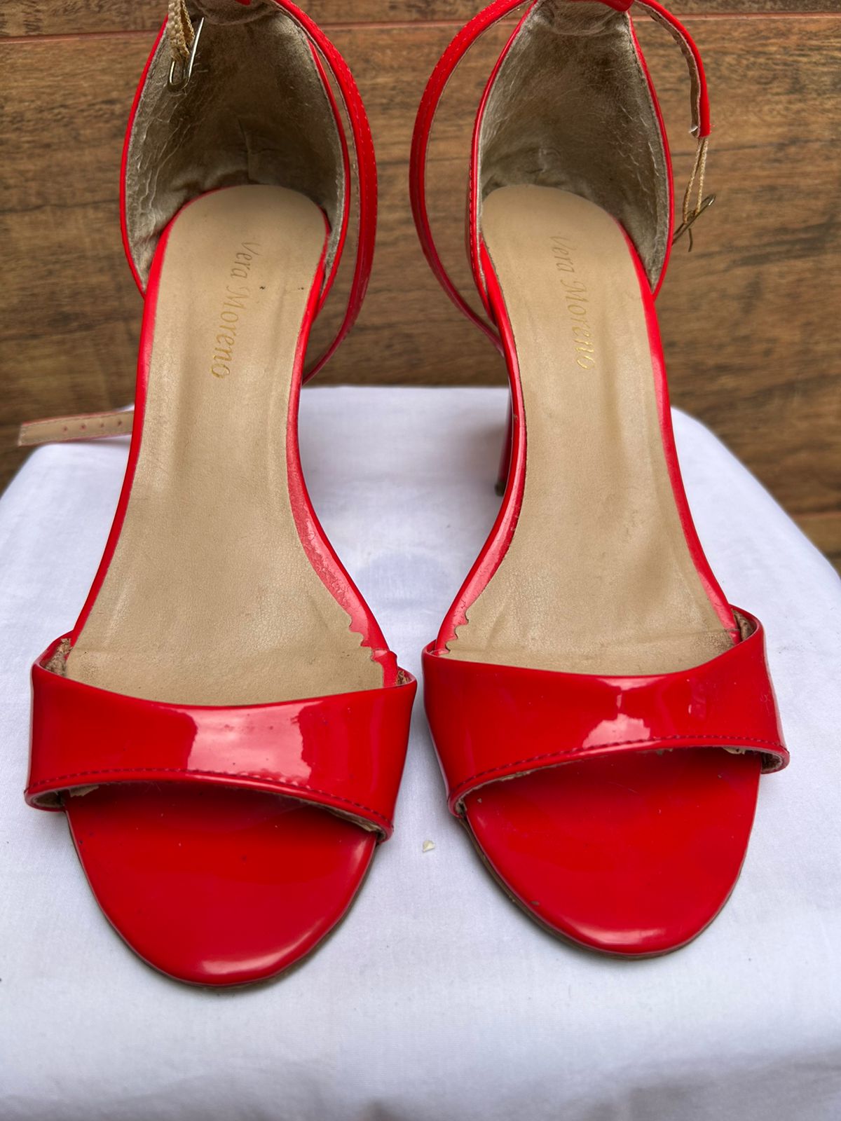 Sandália Vera Moreno Vermelha – Poder e Sofisticação - Nr 37