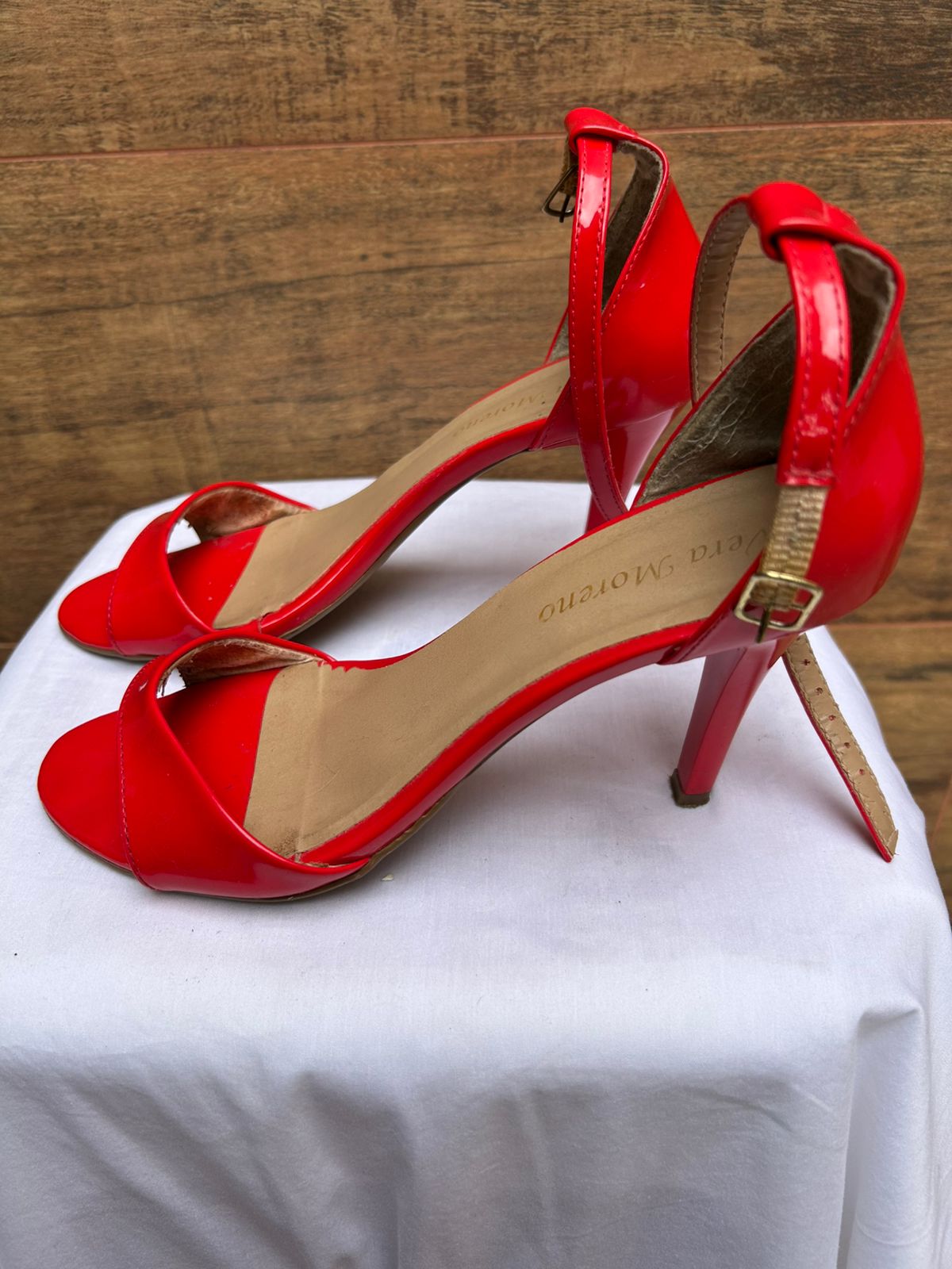 Sandália Vera Moreno Vermelha – Poder e Sofisticação - Nr 37