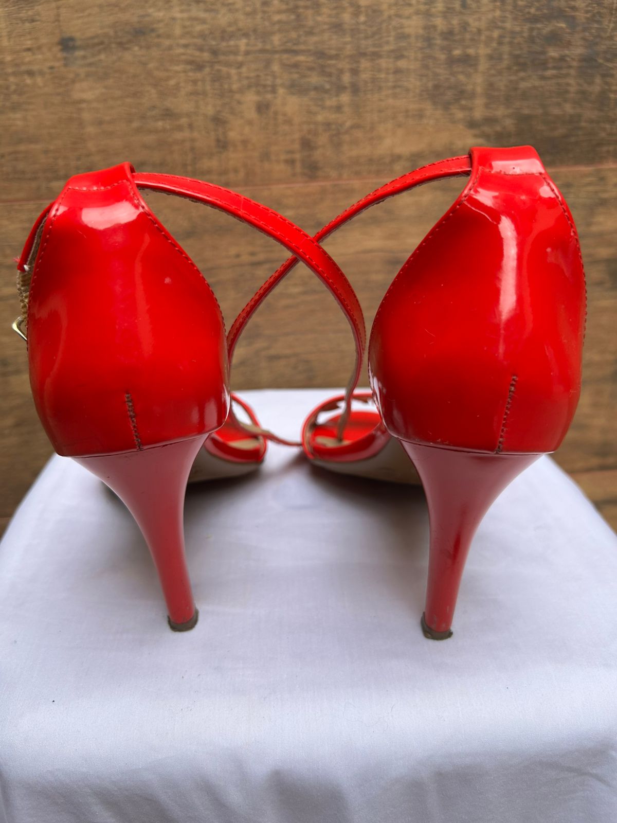 Sandália Vera Moreno Vermelha – Poder e Sofisticação - Nr 37