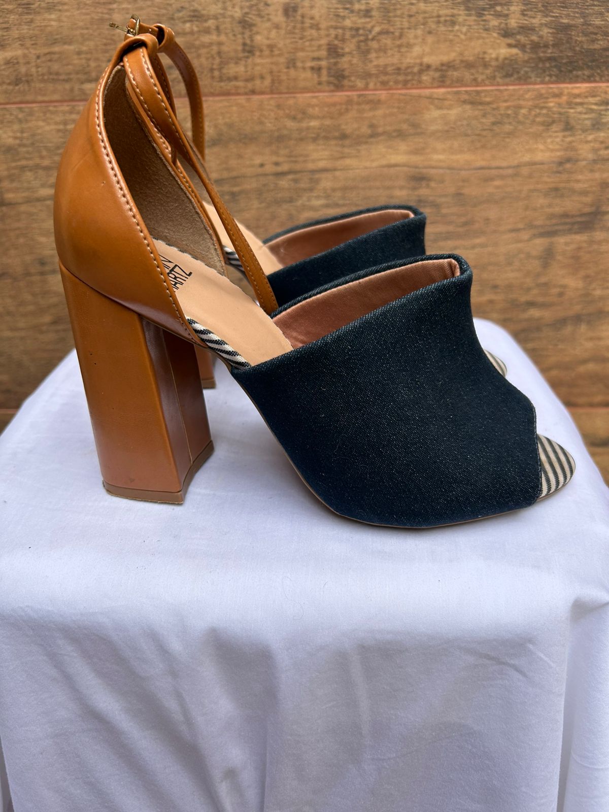 Sandália John Hartz Jeans – Estilo Urbano com Toque Retrô - Nr 37